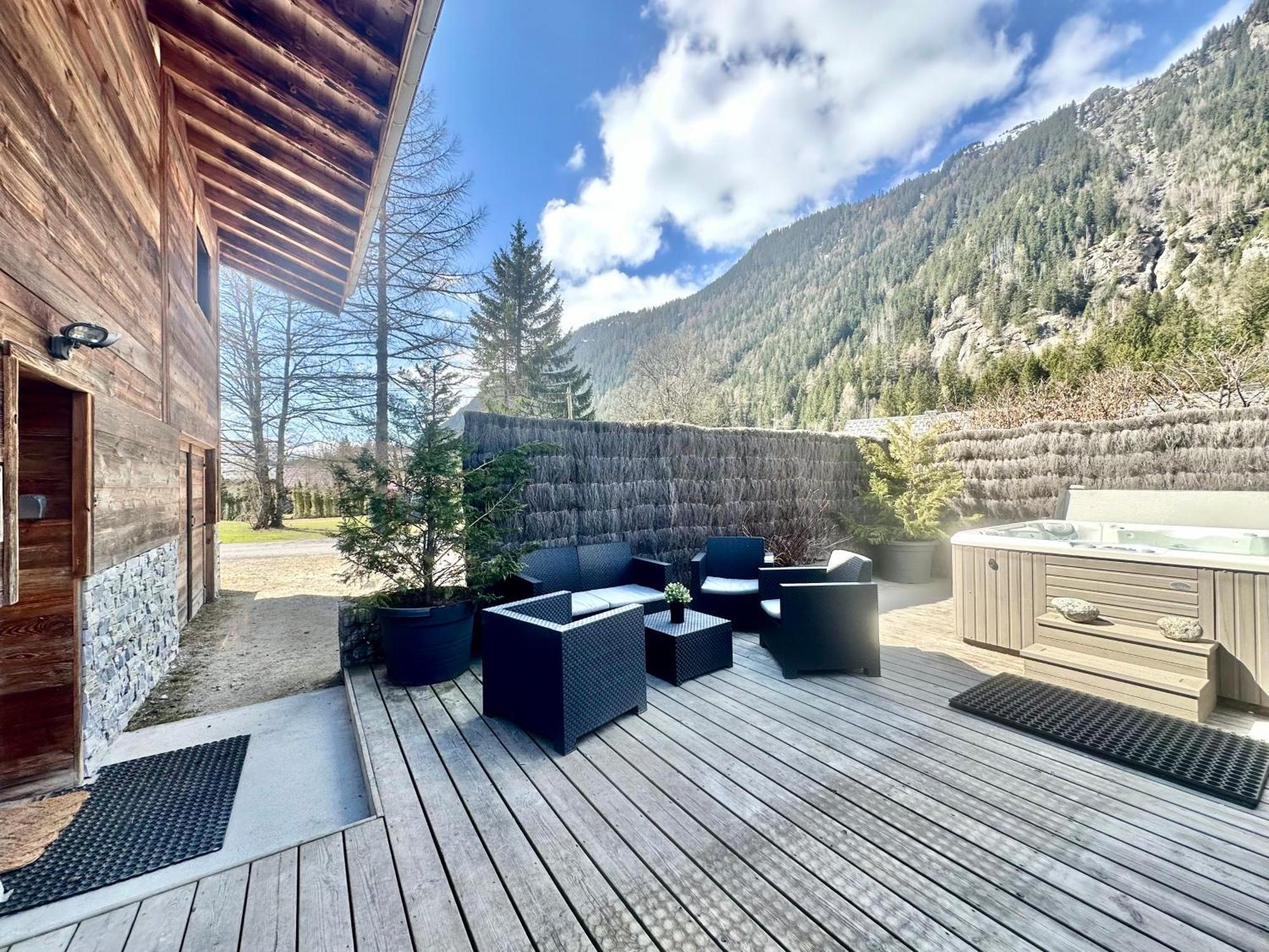 Chalet Le Petit Nicolas, Jacuzzi, Vue Mont Blanc Chamonix Exterior foto